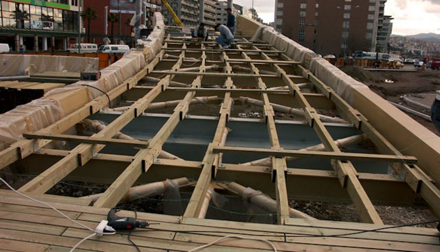 Konak Meydanı Çelik Yaya Üst Geçit Köprüsü