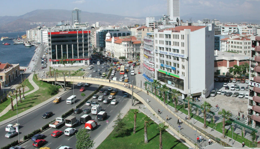 Konak Meydanı Çelik Yaya Üst Geçit Köprüsü